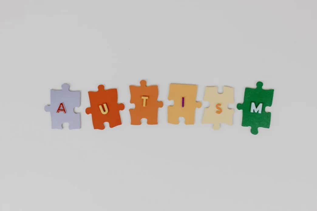 Z czym można pomylić autyzm? Poznaj zaskakujące podobieństwa i różnice