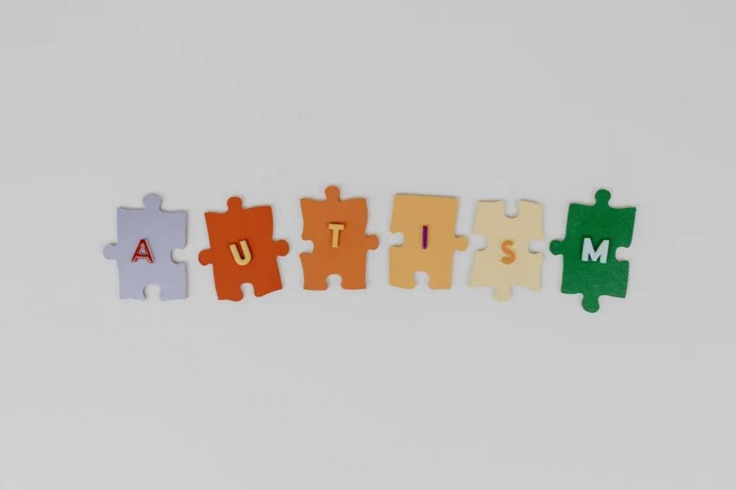 Z czym można pomylić autyzm? Poznaj zaskakujące podobieństwa i różnice