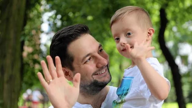 Patryk Jaki ma dziecko z zespołem Downa - prawdziwe wyzwania ojcostwa