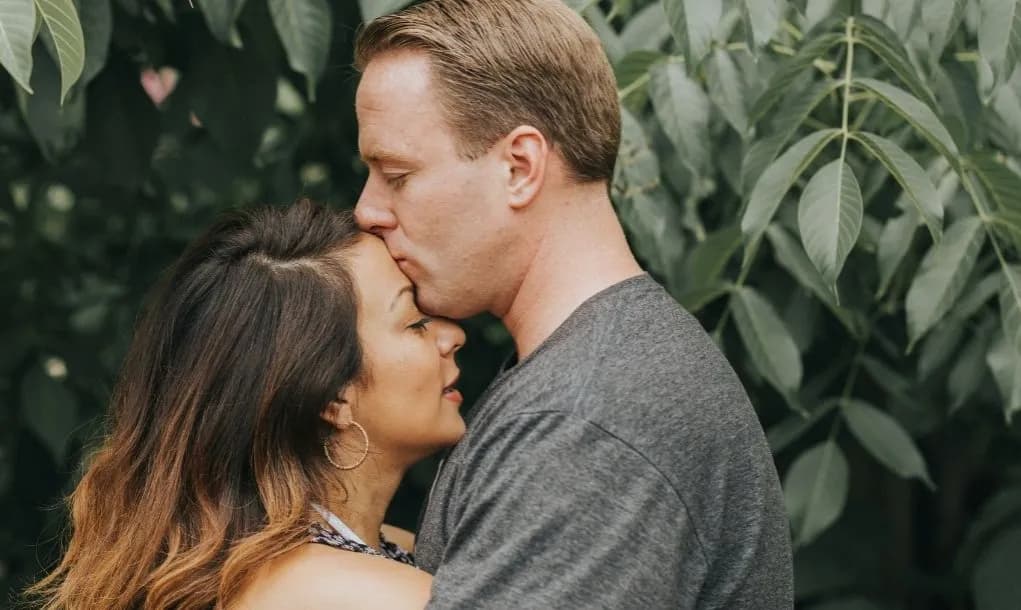 Psychiczne objawy zakochania – co naprawdę czujesz w miłości?