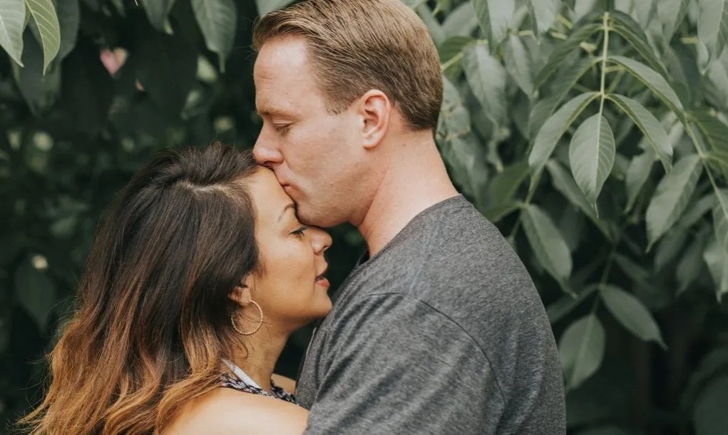 Psychiczne objawy zakochania – co naprawdę czujesz w miłości?