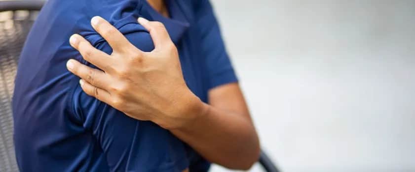 Rwa barkowa objawy: Jak rozpoznać ból i uniknąć powikłań